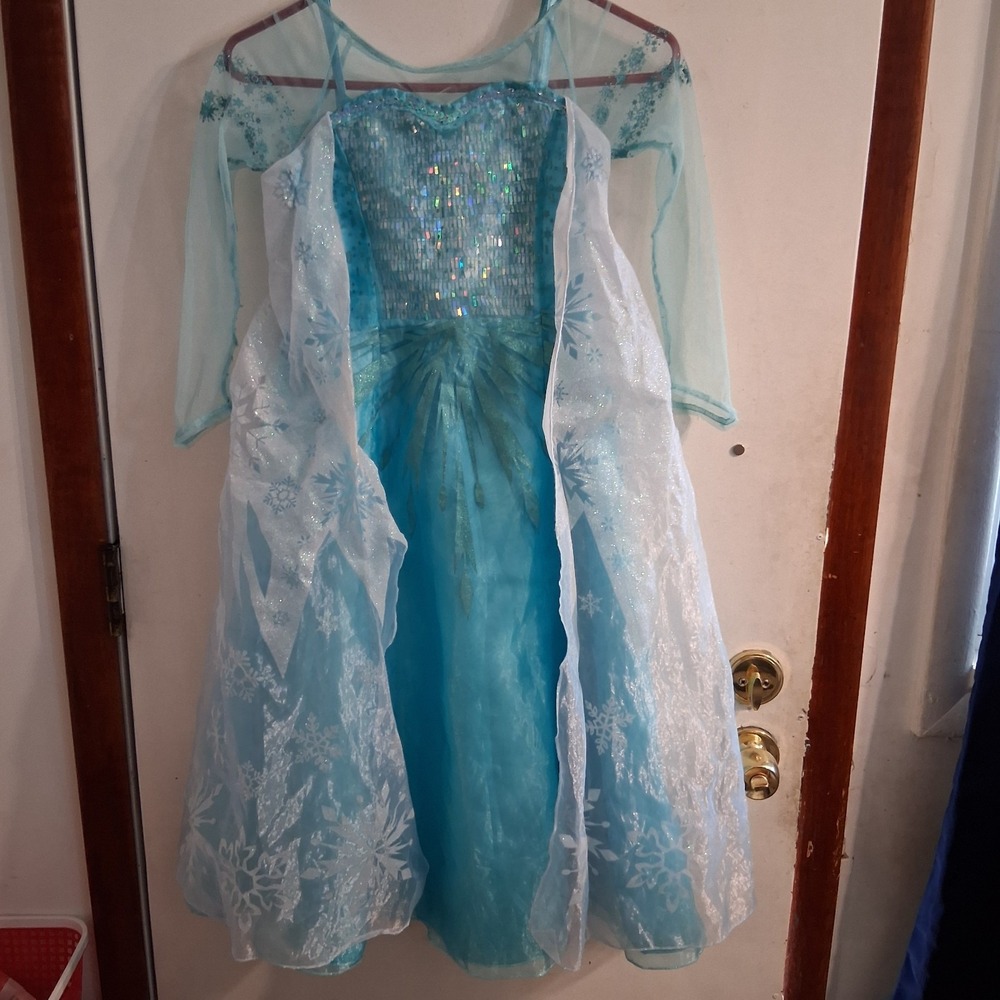 Disney Princess Queen Elsa Frozen Costume 7/8 Iridescent EUC